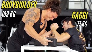 QUANTO È FORTE UN BODYBUILDER DI 109kg A BRACCIO DI FERRO tiamartorelli [upl. by Forcier]