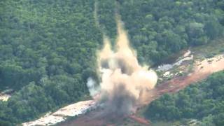 OPERAÇÃO ÁGATA  Caças da FAB destroem pista clandestina na Amazônia [upl. by Sky]