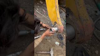 Expert Pakistani welder for welding caterpillar loader bushing shorts welding [upl. by Dickman]