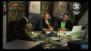 Checco Zalone canta gli Uomini sessuali a Deejay chiama Italia Radio Deejay [upl. by Freda297]