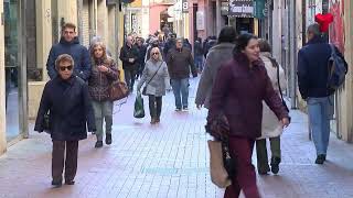 Els comerços obren en diumenge per ser el primer dia de rebaixes [upl. by Munro]