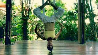 AERIAL YOGA  suspension cervicale [upl. by Hill]