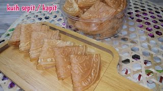 kuih kapit  sepit [upl. by Asenev]