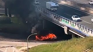 Arde un camión mientras circulaba sin conductor [upl. by Gudren648]