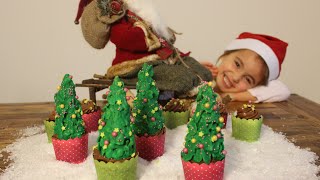 Lebkuchenmuffins mit süßem Tannenbaum   Sallys Welt [upl. by Surtimed125]