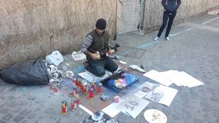 Street artist drawing in Rome  Gatvės dailininkas Romoje 2013 m sausis [upl. by Armallas906]