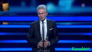 Pep Guardiola überreicht Jupp Heynckes den Bambi 2013 Bayern München [upl. by Tallulah437]