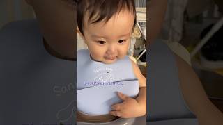 피부관리에 눈 뜬 11개월 아들램 “맘마 먹지말고 피부에 양보하세요” 11 month old baby massaging his face with baby food [upl. by Carri]