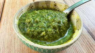 Pesto vert au basilic  Recette à faire en 10 minutes [upl. by Eyaf]