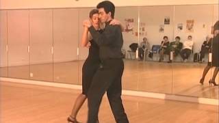 Cours de Tango argentin Milonguero 89  Le tour à droite [upl. by Combe708]