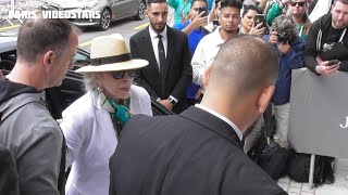 Faye Dunaway with fans in front of her hotel  Cannes 15 may 2024 Film Festival [upl. by Airotcivairam831]