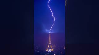 LA plus belle photo déclair sur la tour Eiffel  Depuis la tour Montparnasse paris lightning [upl. by Acireit]