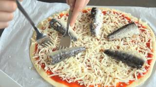 Pizza de sardinas [upl. by Tserof]