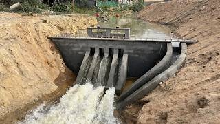 Construction of a powerful 4gate discharge dam [upl. by Yanffit]