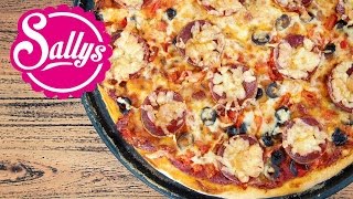 Pizza Rezept  Grundrezept Pizzateig amp schnelle Soße  Sallys Welt [upl. by Neryt]