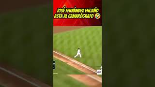 Fernández engaño al corredor y asta al camarógrafo🤣 mlb baseball mlbb baseballlife highlights [upl. by Esinaej]