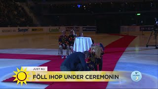 Hockeystjärnan skulle hyllas – föll ihop under ceremonin  Nyhetsmorgon TV4 [upl. by Negris]