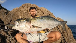 Speciale cattura in superficieLa mareggiata regala un pesce Serra quadrato [upl. by Anirtac]