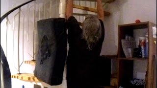 Klimmzüge Stufen von unserer Wendeltreppe Deadhang 1x28Wdh 1107 Tag in Folge 👍🏻💪🏻😊❤️🤝🐶🤸🌄🌃 [upl. by Porta]