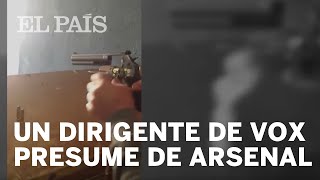 Un DIRIGENTE de VOX presumió de tener un ARSENAL de ARMAS en SU CASA [upl. by Lemire]