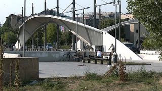 Kosovo revocata la decisione di aprire il ponte di Mitrovica ai veicoli per possibili tensioni [upl. by Verina730]