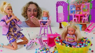 Spiel mit Puppen Nicoles Arbeitsagentur Barbie arbeitet im Kindergarten [upl. by Ayikur]