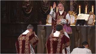 Messe traditionnelle à NotreDame de Paris  vendredi 7 juillet 2017 [upl. by Topliffe65]