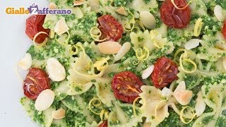 PASTA AL PESTO DI RUCOLA E POMODORINI  Ricetta in 1 minuto [upl. by Idissak144]