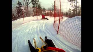 Une descente en luge au Massif de Charlevoix [upl. by Koby631]