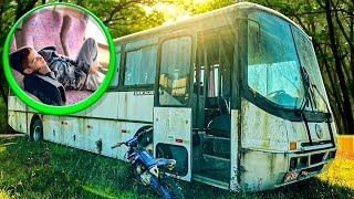 O MINI HATER ESTÁ DORMINDO NO ÔNIBUS ABANDONADO [upl. by Erick]