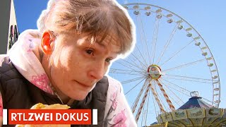 Carola auf der Kirmes  Armes Deutschland  RTLZWEI Dokus [upl. by Amitaf718]