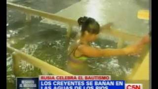 C5N RUSIA CELEBRA BAUTISMO EN AGUAS HELADAS [upl. by Oilisab]