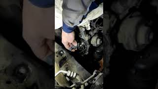 Kia Sorento CRDI снятие шестерни тнвд [upl. by Nick]