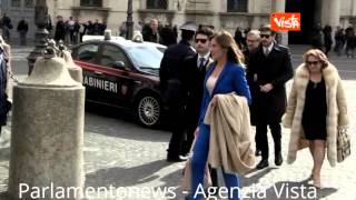 22 02 14 QUIRINALE GIURAMENTO ARRIVO BOSCHI MINISTRO RIFORME [upl. by Meingolda]