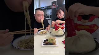 好心把肉藏包子皮里给老公吃，誰知道他太笨了沒看出來，最后错过大肉气哭了 [upl. by Bambie]