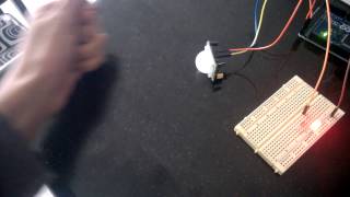 Arduino sensor de movimiento HCSR501 modo continuo  código [upl. by Mcleod]