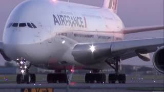 شاهد إقلاع أكبر طائرة ركاب The Worlds Largest Passenger Plane Taking Off airbus a380 [upl. by Airdnek624]