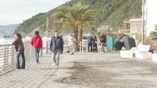 Lo stupore delle persone per i danni della mareggiata sul nuovo lungomare di Chiavari [upl. by Aihsad479]