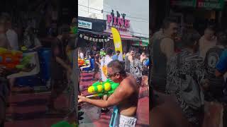 Songkran Festival 2025 💧 Sei auch du dabei und erlebe das Wasserfest in Thailand 🇹🇭 [upl. by Nayek937]