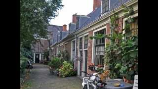 Een wandeling door Haarlem  hofjes en huisjes [upl. by Adnolehs455]