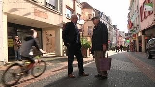 Valls quoten tournéequot à Forbach les réactions du FN  0810 [upl. by Ilrahc]