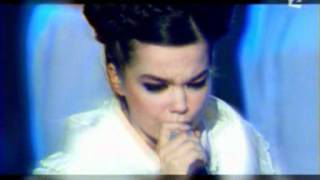 Björk  Its Not Up To You live at the Victoires Awards 2002 [upl. by Erich]