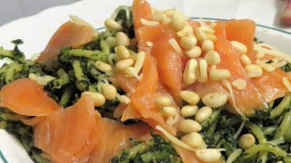 Snelle pasta met spinazie pesto en gerookte zalm [upl. by Airel]