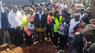 VETERAN VIOJA MAHAKAMANI AND VITIMBI ACTOR ALEXANDER JOSPHAT CRACKS PEOPLE AT MAKOHAS WIFE BURIAL💔 [upl. by Stronski]