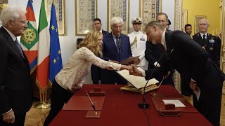 GIULI È IL NUOVO MINISTRO DELLA CULTURA IL GIURAMENTO AL QUIRINALE [upl. by Elbring722]