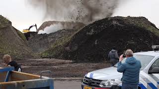 EOD brengt explosieven tot ontploffing hoor en voelbaar in De Ronde Venen  0297nl [upl. by Htrap]