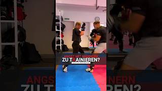 🥊 MÄNNER KÄMPFEN GEGEN FRAUEN⁉️ kampfsport martialinstinct selbstbewusstsein sparring [upl. by Dumanian747]