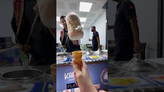 Je suis choquée par ce vendeur de glace magique 😂🍦 [upl. by Auston]