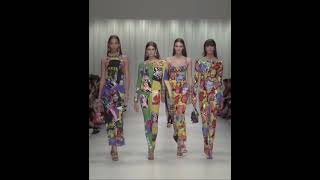 Yasmin Kaia Vittoria amp Mica walk for Versace [upl. by Ytoc]