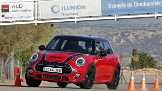 MINI Cooper S 5 Puertas 2015  Maniobra de esquiva moose test y eslalon  km77com [upl. by Siva]